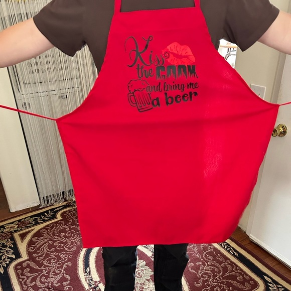 Kiss the cook and bring the beer displayed in a red apron - handmade -new - Picture 1 of 5